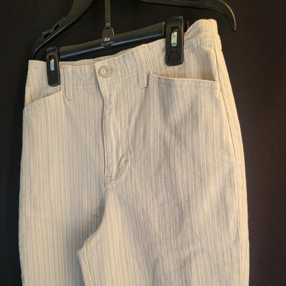 GLORIA VANDERBILT Women Size 4 Tan & White Pinstripe Capris Pants, GUC - Picture 4 of 14